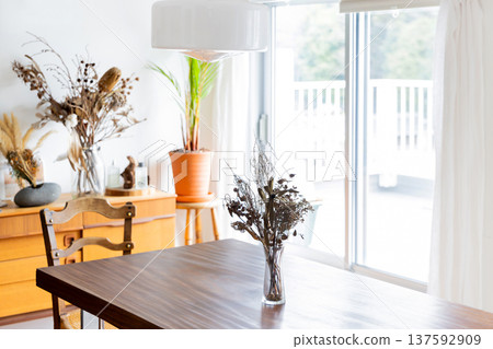 Dining table - simple interior design Dining table - simple interior design 137592909