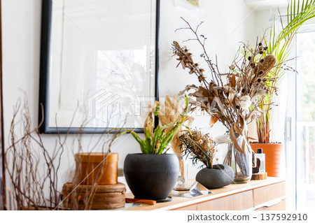 Interior dried flowers 137592910