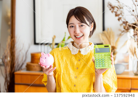 A woman who worries about her finances 137592948