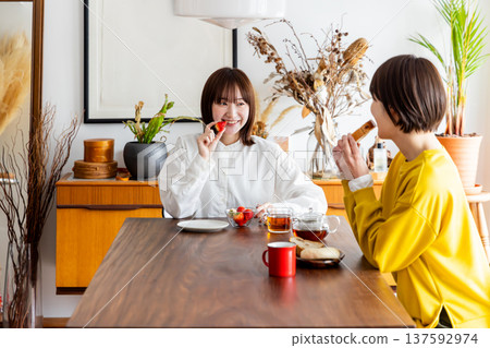 在家吃飯的朋友（做飯、早餐、自炊、日本料理、健康、同房、同居） 137592974