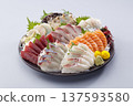 Sashimi platter 137593580