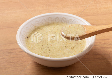 Kiwi dressing Kiwi dressing 137593620