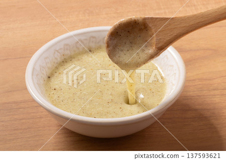 Kiwi dressing Kiwi dressing 137593621