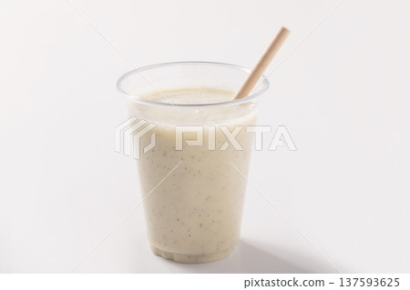 Kiwi juice Kiwi juice 137593625