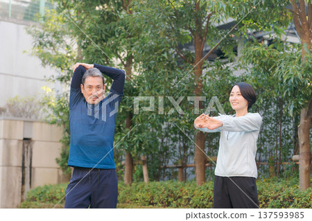 Middle couple stretching 137593985