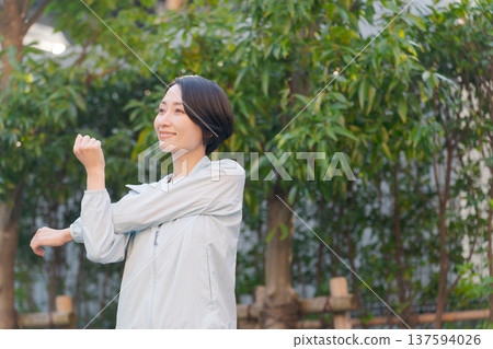 中間夫婦伸展 中間夫婦伸展 137594026