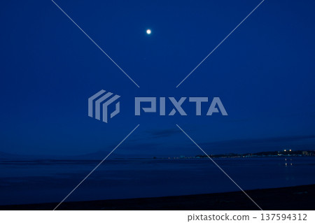 full moon night sea 137594312