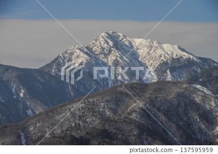 Snow-covered Mount Kaikoma dyed in the morning sun Snow-covered Mount Kaikoma dyed in the morning sun 137595959
