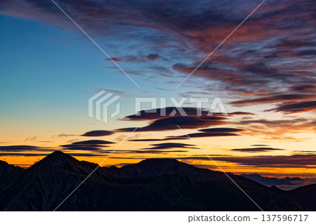 Morning clouds seen from Mt. Sugoroku in the Northern Alps and the ridgeline from Mt. Washu to Mt. Masago 137596717
