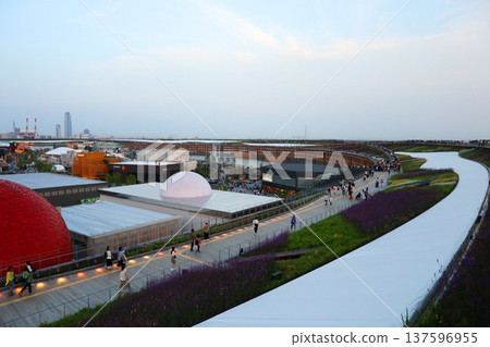 The large roof ring of the Osaka Kansai Expo (EXPO2025) The large roof ring of the Osaka Kansai Expo (EXPO2025) 137596955