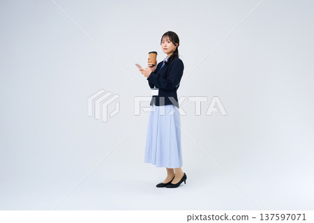 A businesswoman taking a break with a relaxed expression A businesswoman taking a break with a relaxed expression 137597071