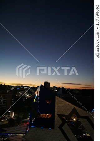 Crescent moon and sunset, Perth city, Western Australia Crescent moon and sunset, Perth city, Western Australia 137598063