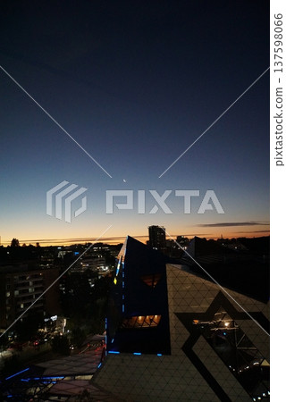 Crescent moon and sunset, Perth city, Western Australia Crescent moon and sunset, Perth city, Western Australia 137598066