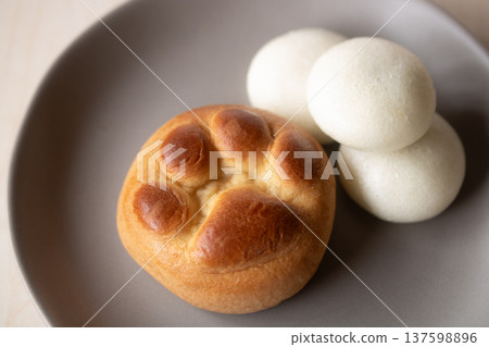 Cute and comforting snacks - two kinds Cute and comforting snacks - two kinds 137598896
