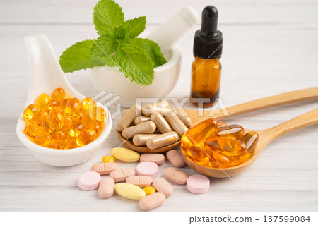 Fish oil vitamin with EPA and DHA,Alternative medicine herbal organic capsule with vitamin E omega 3. 137599084