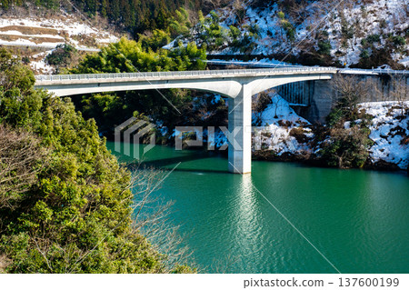 Tono Dam Bridge at Inaba Manyo Lake, Kokufucho, Tottori City, Tottori Prefecture Tono Dam Bridge at Inaba Manyo Lake, Kokufucho, Tottori City, Tottori Prefecture 137600199