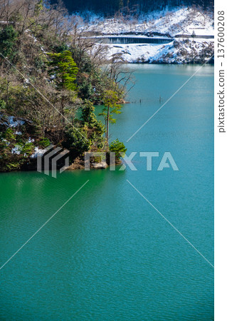 鳥取縣鳥取市府町遠野水壩的稻葉萬葉湖 鳥取縣鳥取市府町遠野水壩的稻葉萬葉湖 137600208