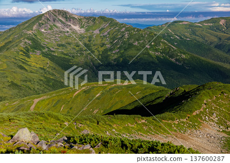 Mount Kurobegoro seen from Mount Mitsumatarenge in the Northern Alps 137600287