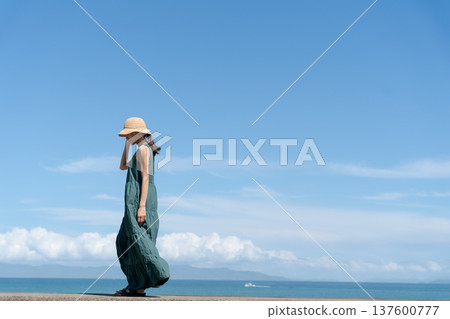 Full body of a woman walking on the beach Full body of a woman walking on the beach 137600777