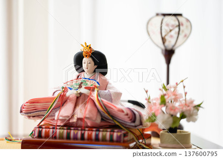 雛人偶(女性人偶)/日本傳統節慶女兒節 雛人偶(女性人偶)/日本傳統節慶女兒節 137600795