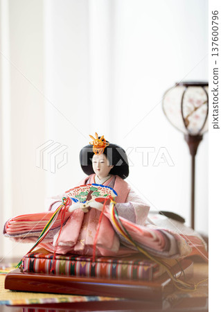雛人偶(女性人偶)/日本傳統節慶女兒節 雛人偶(女性人偶)/日本傳統節慶女兒節 137600796