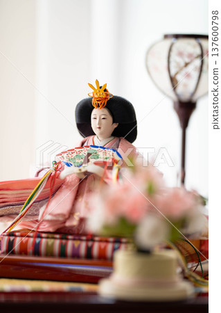 Hina dolls (female dolls) / Traditional Japanese event of Hinamatsuri (Girls' Day) 137600798