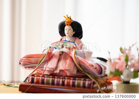 雛人偶(女性人偶)/日本傳統節慶女兒節 雛人偶(女性人偶)/日本傳統節慶女兒節 137600800