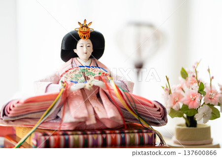 Hina dolls (female dolls) / Traditional Japanese event of Hinamatsuri (Girls' Day) Hina dolls (female dolls) / Traditional Japanese event of Hinamatsuri (Girls' Day) 137600866
