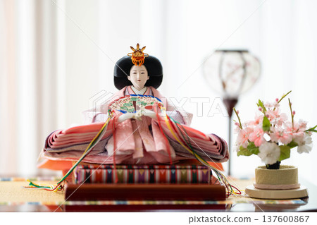 Hina dolls (female dolls) / Traditional Japanese event of Hinamatsuri (Girls' Day) Hina dolls (female dolls) / Traditional Japanese event of Hinamatsuri (Girls' Day) 137600867