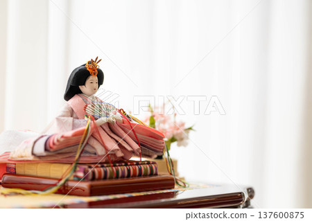Hina dolls (female dolls) / Traditional Japanese event of Hinamatsuri (Girls' Day) Hina dolls (female dolls) / Traditional Japanese event of Hinamatsuri (Girls' Day) 137600875