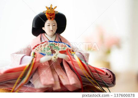 Hina dolls (female dolls) / Traditional Japanese event of Hinamatsuri (Girls' Day) Hina dolls (female dolls) / Traditional Japanese event of Hinamatsuri (Girls' Day) 137600878