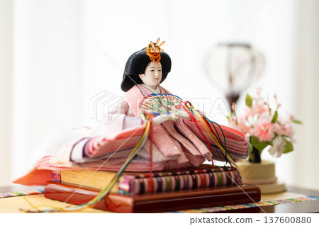 Hina dolls (female dolls) / Traditional Japanese event of Hinamatsuri (Girls' Day) Hina dolls (female dolls) / Traditional Japanese event of Hinamatsuri (Girls' Day) 137600880