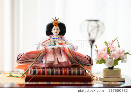 雛人偶(女性人偶)/日本傳統節慶女兒節 雛人偶(女性人偶)/日本傳統節慶女兒節 137600882