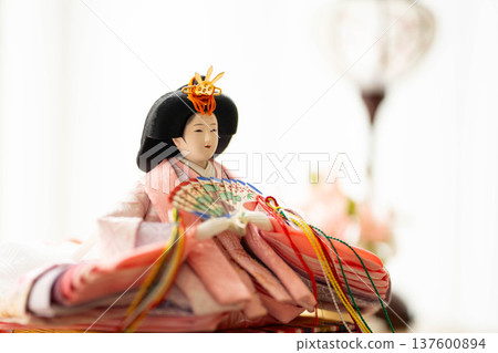 Hina dolls (female dolls) / Traditional Japanese event of Hinamatsuri (Girls' Day) Hina dolls (female dolls) / Traditional Japanese event of Hinamatsuri (Girls' Day) 137600894