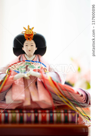 雛人偶（女性人偶）/日本傳統節慶女兒節 137600896