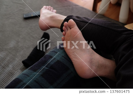 40多歲男子的腿 40多歲男子的腿 137601475