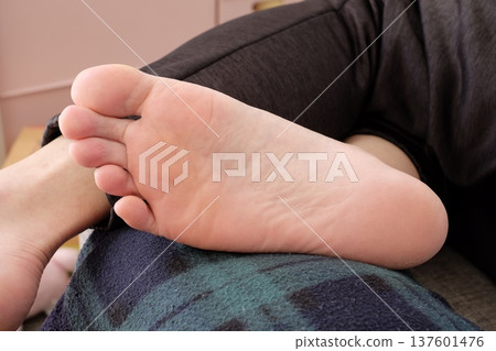 40多歲男子的腿 137601476