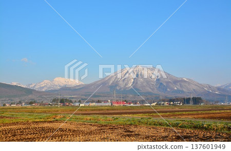 與降雪的黑公主山 137601949