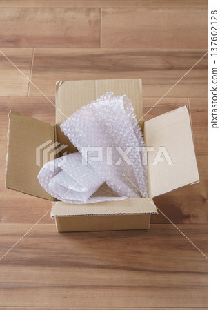 Cardboard and bubble wrap Cardboard and bubble wrap 137602128