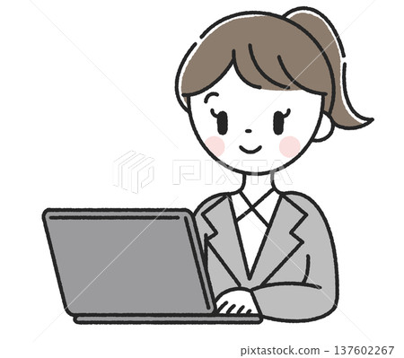 女員工正在使用電腦 女員工正在使用電腦 137602267