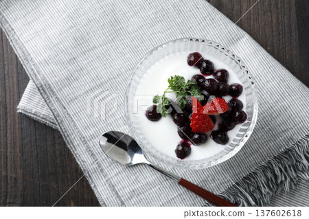 Plain yogurt topped with fruit Plain yogurt topped with fruit 137602618