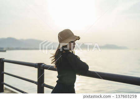 日落時看海的女人 日落時看海的女人 137603259