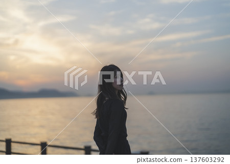 日落時看海的女人 日落時看海的女人 137603292