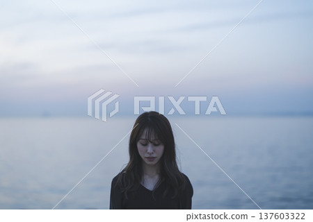 日落時看海的女人 日落時看海的女人 137603322