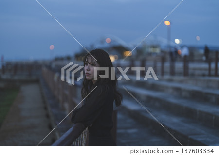 日落時看海的女人 日落時看海的女人 137603334