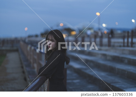 日落時看海的女人 日落時看海的女人 137603336