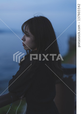 日落時看海的女人 日落時看海的女人 137603342