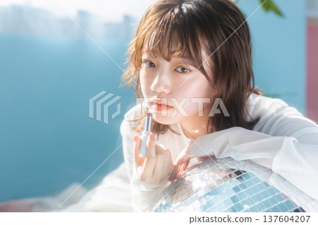 年輕女性的美麗形象 137604207