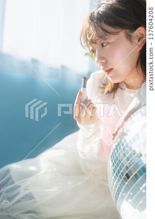 年輕女性的美麗形象 137604208