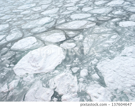 鄂霍次克海（門別海）上的浮冰 137604647